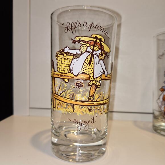 2 Holly Hobbie Vintage drinking tall juice glasses - Picture 2 of 9